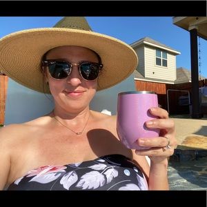 Meet your Posher, Edie